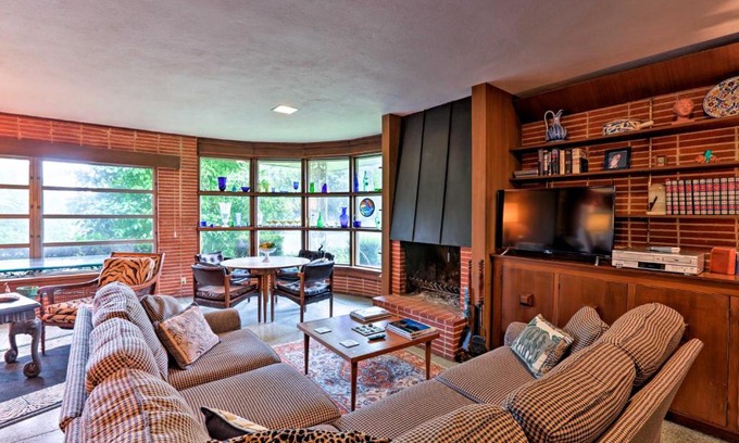 Bel Meade House | Spacious San Antonio Home about 5 Mi to Downtown!