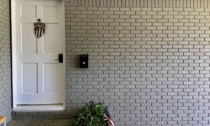 Little Rock House | Spacious separate quarters sleeps four! Non-smoking unit.