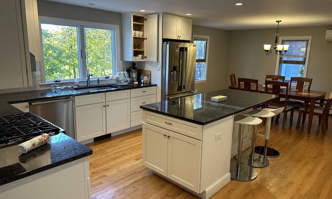 West Roxbury House | Spacious Single Family House - Great Privacy, 19' train ride to Back Bay Station