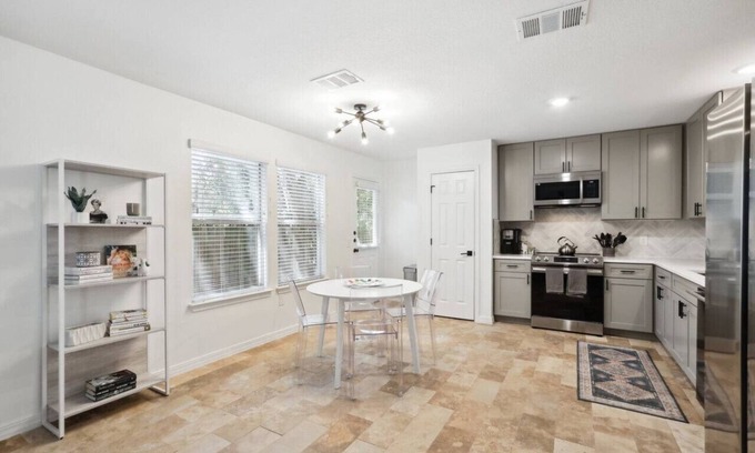 Dittmar Crossing House | Spacious South Austin Fully Remodeled WFH