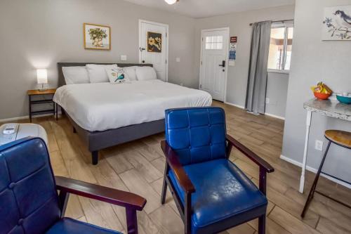 Dupont House | Spacious Studio with King Bed & Fast WiFi