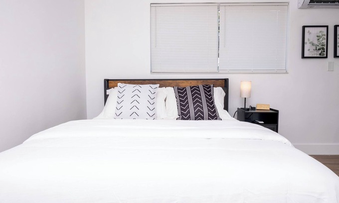 Old Northwood Historic District Hotel | Spacious & Stylish Near Downtown WPB