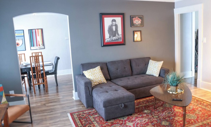 Davenport Apartment | Spacious sunny 2-bedroom apartment with all the comforts of home
