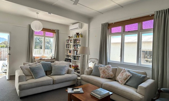 Kaikoura House | Spacious | Sunny | Warm - KK03219, Spacious | Sunny | Warm
