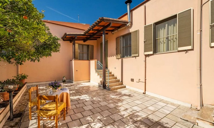 Orosei Apartment | Spacious three room apartment in the heart of Orosei