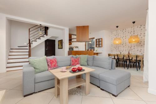 Wawer House | Spacious Two-Story 4-Bedroom House with Parking and Garden in Warsaw by Noclegi Renters