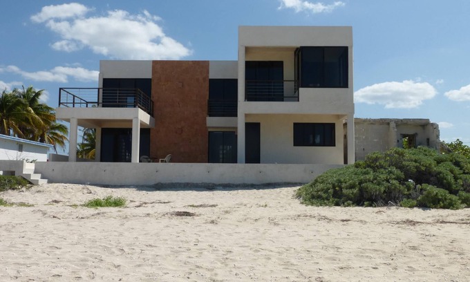 Chelem House | Spacious two-story home on the Gulf of Mexico near Merida