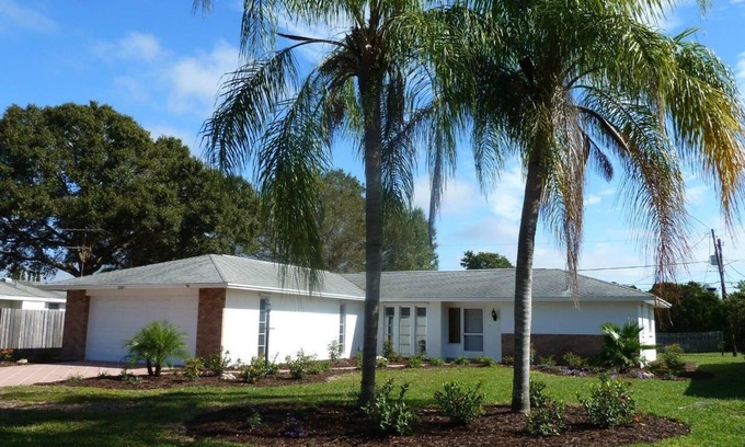 Venice East House | Spacious Venice Home In Quiet Neighborhood.