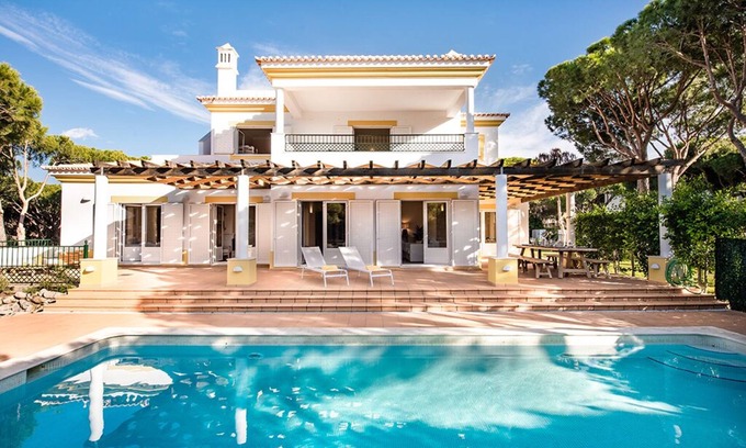 Altura Villa | Spacious villa with pool in Praia Verde walking distance to beach with free wifi