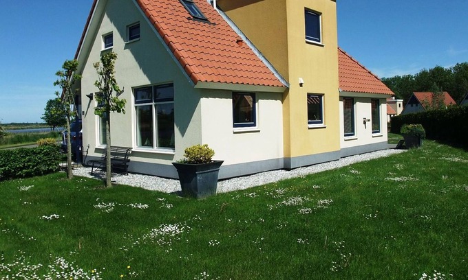 Suameer Villa | Spacious villa with dishwasher, Leeuwarden at 21km