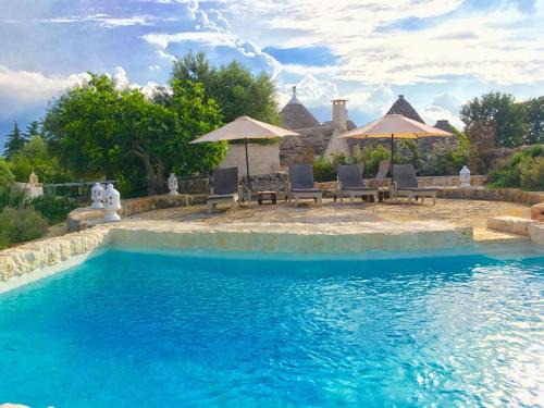 Alberobello Villa | Spacious villa with pool in Bari 100 m² - Lush garden