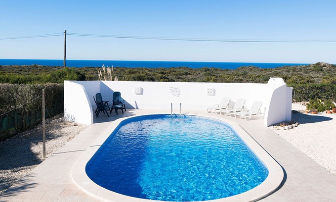 Aljezur House | Spacious villa with sea views and pool