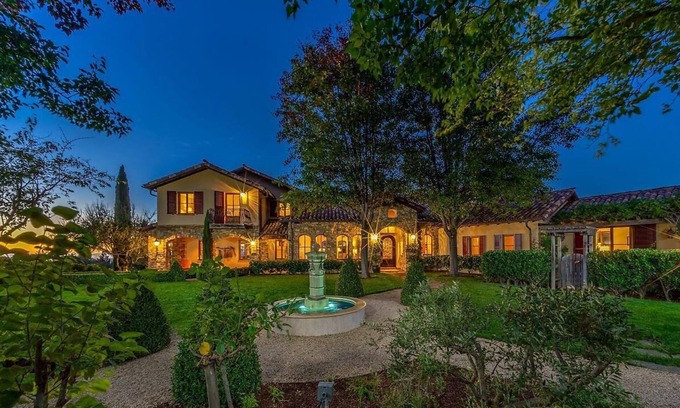 Napa County House | Spacious vineyard estate in Napa Valley with home, guest home, pool, pano views