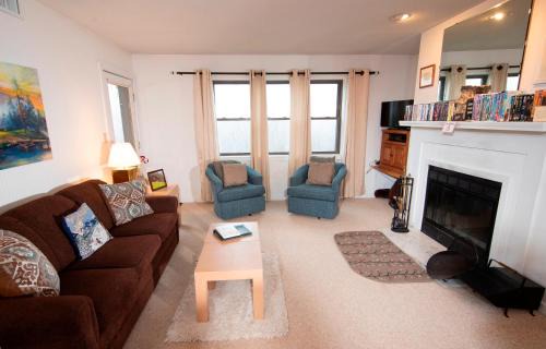 Ludlow Apartment | Spacious Winterplace 2 Br Condo- Okemo condo
