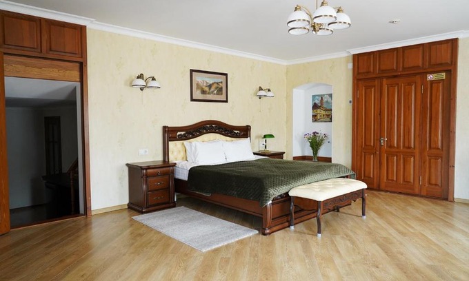 Kamenets-Podol'skiy House | Spadok