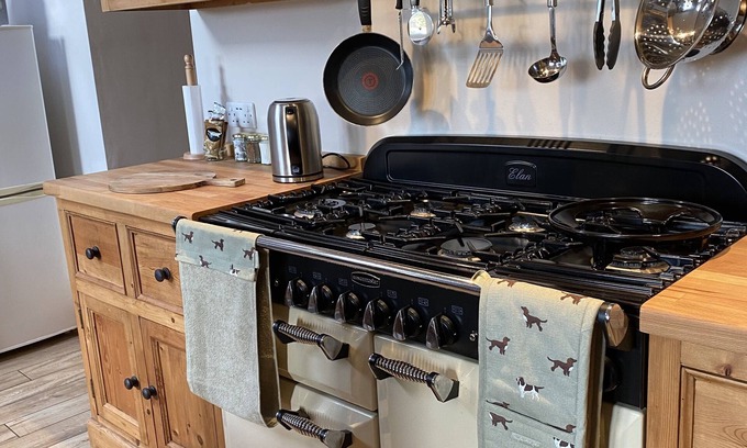 Stoke-sub-Hamdon Cottage | Spaniel Cottage with views to Ham Hill Country Park
