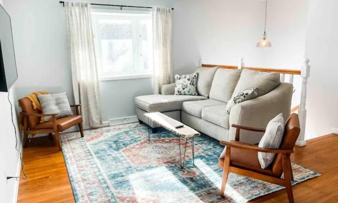 Geyser Crest House | Sparkling Clean Saratoga home near SPAC & Track Pets