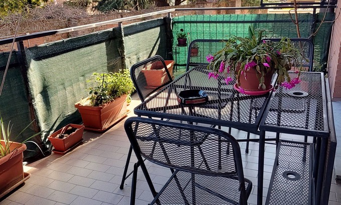 Roreto Apartment | Spazioso Bilocale con Ampio Terrazzo, in Zona Tranquilla Vicino al Centro