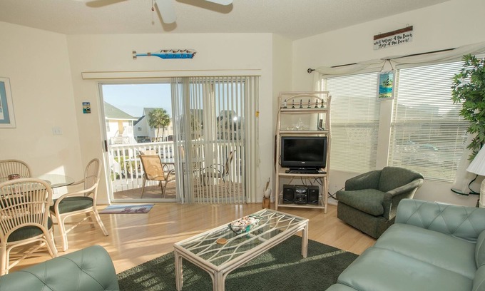 Holiday Isle Condo | SPC 9226 - Upstairs 1 BR - sleeps 6 by RedAwning
