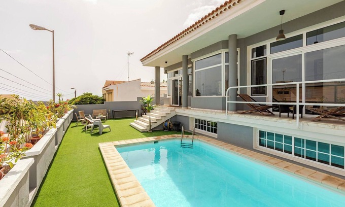 Marzagan Villa | SPECTACULAR VILLA PARKiNG POWERFUl WiFi SEAViEW