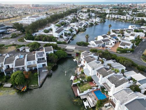Marina da Gama Apartment | Spearhead on Lake Accommodation-3B