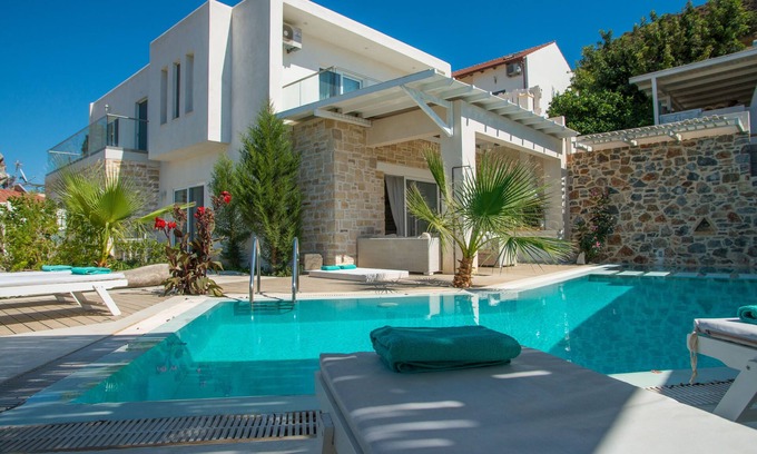 Pitsidia Villa | Special, in a quiet location, swimming pool, Jacuzzi, W-LAN, mountain panorama, near the SEA