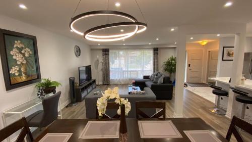 Kingsview Village Apartment | Spectacular 3 BR 2 WR House - Close to Airport