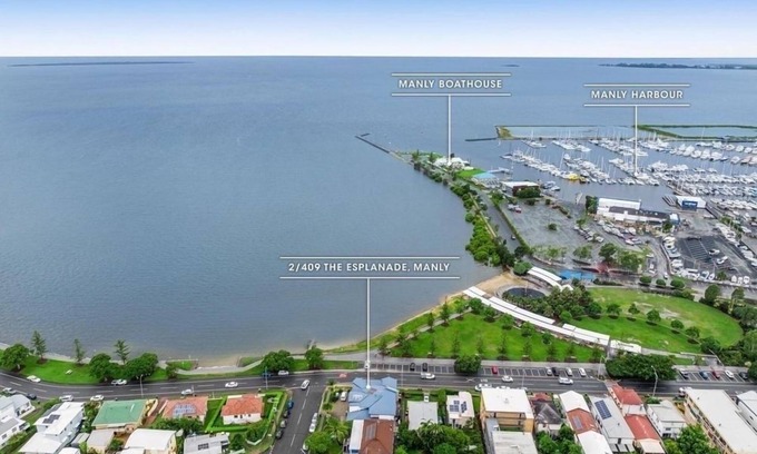 Manly Apartment | Spectacular bay Island Views in Manly Close to Lots Cafe Restaurants Market IGA