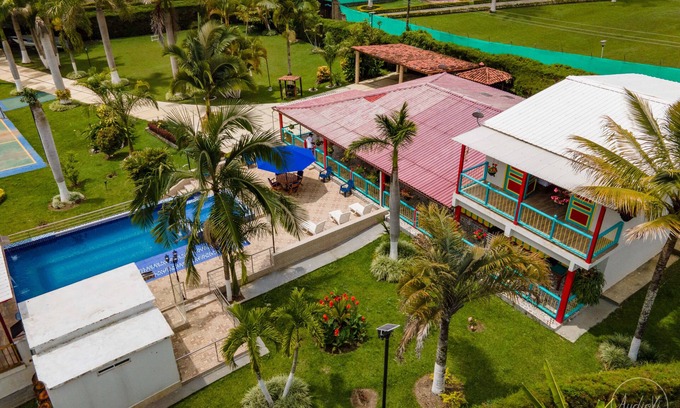 Calima Villa | Spectacular Large Farm in Lake Calima