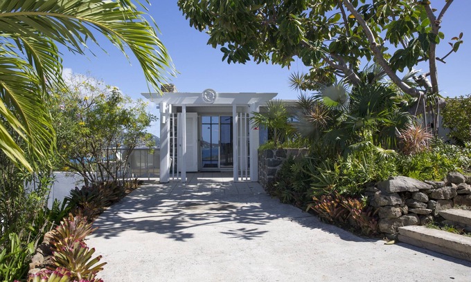 Estate Western Water Island House | Spectacular Ocean Views, Privacy and Resident Managers!