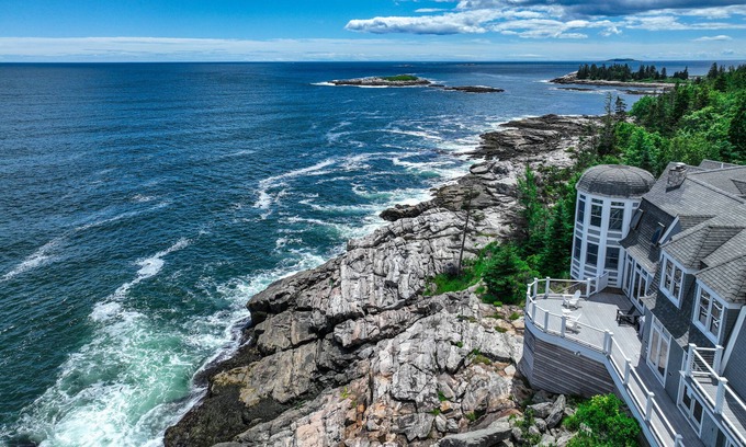 Georgetown House | Spectacular oceanfront retreat with amazing views, sunroom & washer/dryer