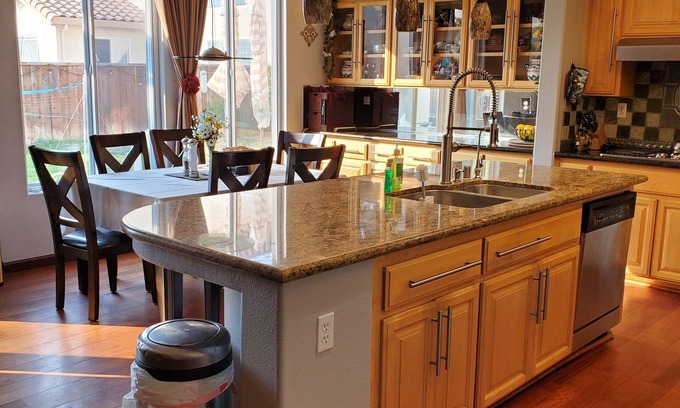 Salinas House | Spectacular Spacious Stay for 1 to 16 Guests