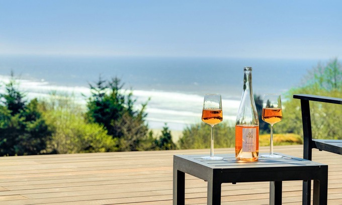 Neahkahnie Beach House | Spectacular Views, Elegant Home