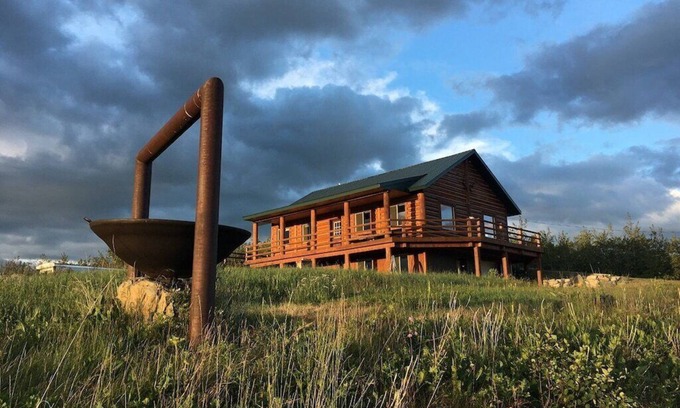 Babb House | Spectacular Views! Minutes from Many Glacier and St. Mary's!