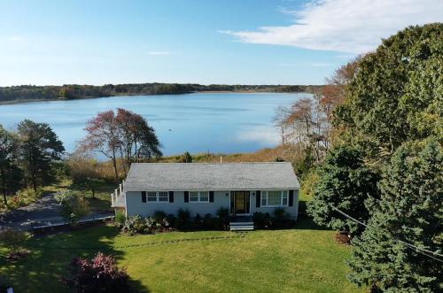 Bass River House | Spectacular waterfront house