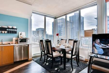 Belltown Apartment | Speechless In Seattle - #1 Location - 2BR - Free Parking - VR1