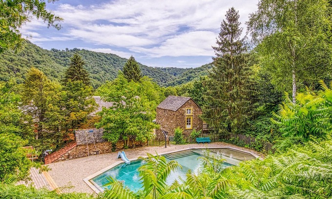 Mirandol-Bourgnounac House | Spend a lovely break close to nature in this holiday home with access to the pool.
