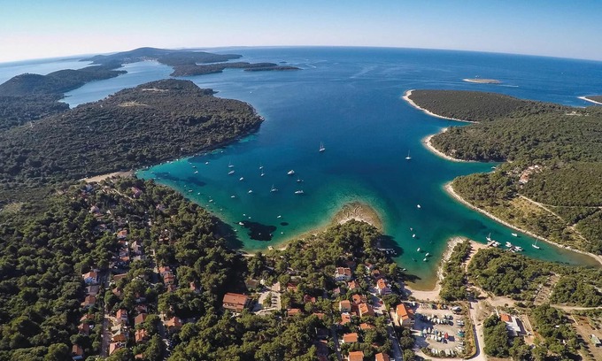 Cunski House | Spend a relaxing holiday in this holiday home on the island of Mali Loinj.