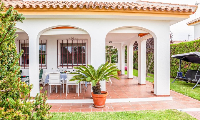 Sector F - Flamenco House | Spend a sunny vacation in this vacation home in Matalascanas.
