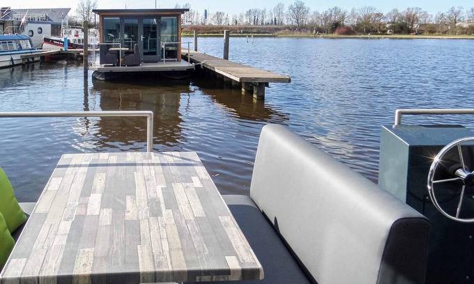 Municipality of Uitgeest Boat Rental | Spend a wonderful vacation on the water in this modern houseboat.