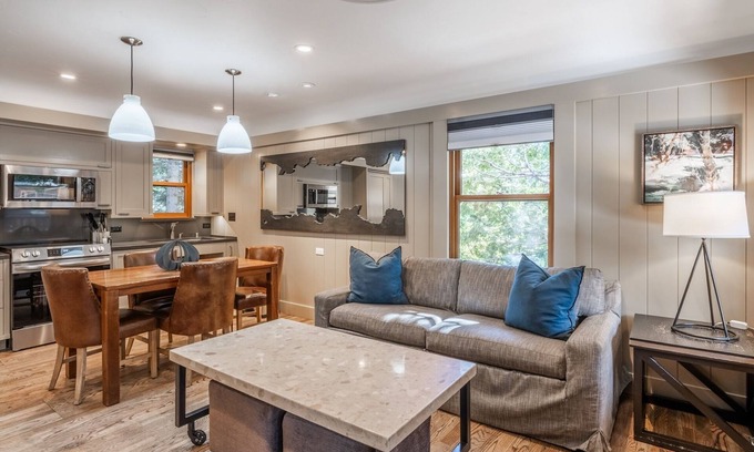 Homewood Cottage | Spend Fall by North Lake Tahoe! Accessible Cottage Near Lake and Ski Resort with Two Covered Porches