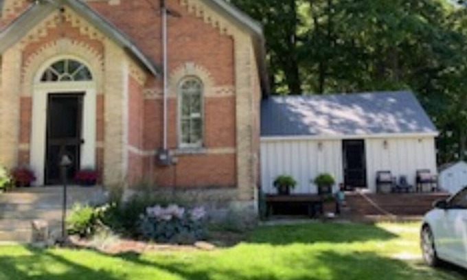 Flesherton House | Spend the holidays in the beautiful Beaver Valley at the Vandeleur Schoolhouse.