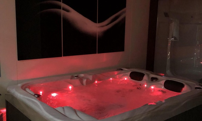Mouscron Apartment | Spend the night in a private spa for couples with sauna hammam jaccuzi