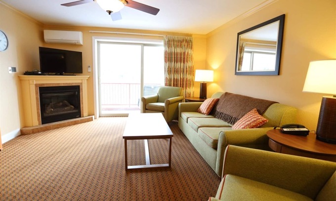 Lincoln Condo | Spend you Vacation in NH White Mountains! Beautiful Pollard Brook Resort Condo!