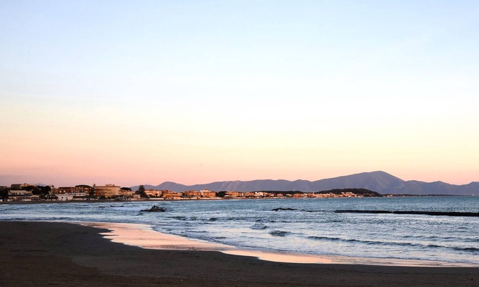 Mondragone Apartment | Spend your holiday in this wonderful holiday apartment with sea views.