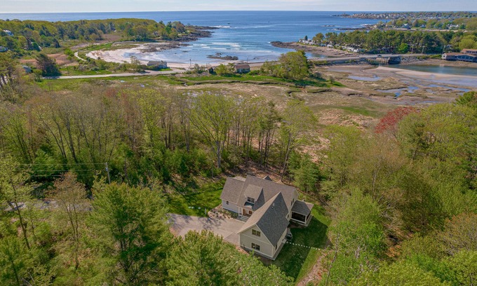 Cape Neddick House | Spend your holidays by the Sea. What a beautiful opportunity to stay and celebrate in Maine.