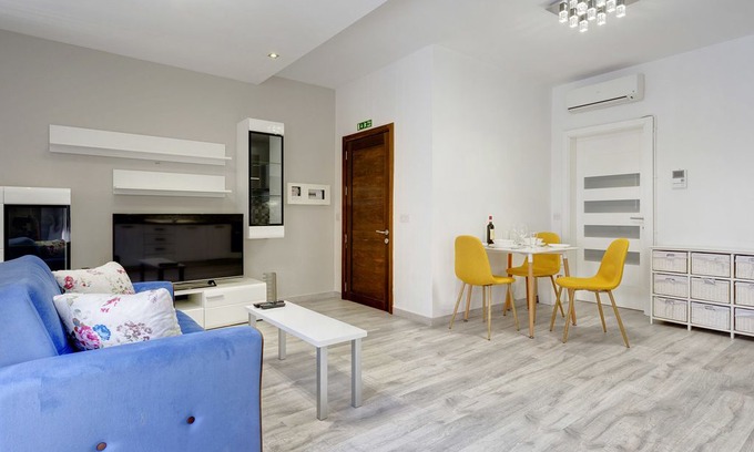 Tower Road Apartment | Splendid Apartment, Steps Away from the Sea