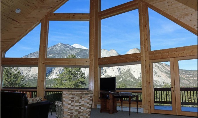 Nathrop Cabin | Splendid isolation in the heart of the Colorado Rockies Collegiate Peaks