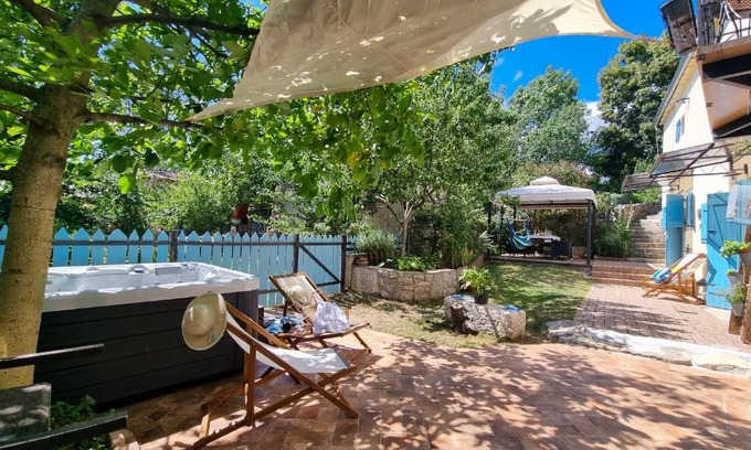 Lupoglav House | Spod Korit - Brgudac, Opatija with hot tub and free parking