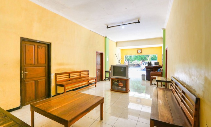 Situbondo Hotel | SPOT ON 2422 Hotel Moga Sari